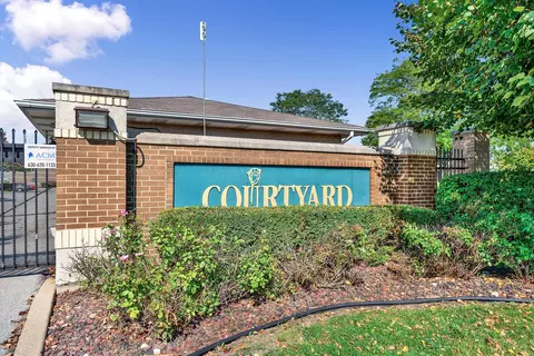 4222 W 77th St #304, Chicago, IL 60652