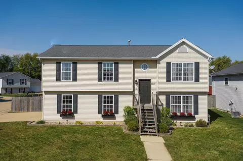 3917 Bluebell Dr, Bloomington, IL 61705