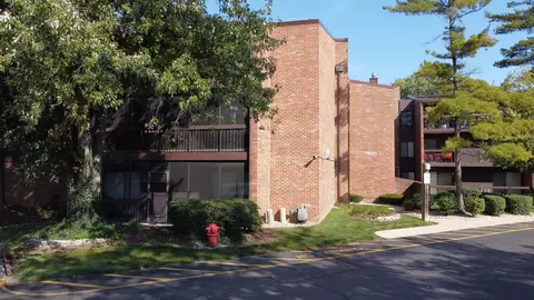 14501 Central Ct #PH2, Oak Forest, IL 60452