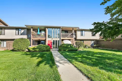 801 Garden Cir #6, Streamwood, IL 60107