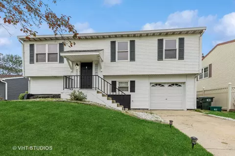 20558 S Graceland Ln, Frankfort, IL 60423