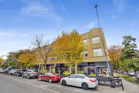 2232 W Roscoe St #3, Chicago, IL 60618