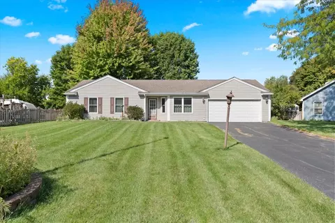 590 Eastport Ct, Island Lake, IL 60042