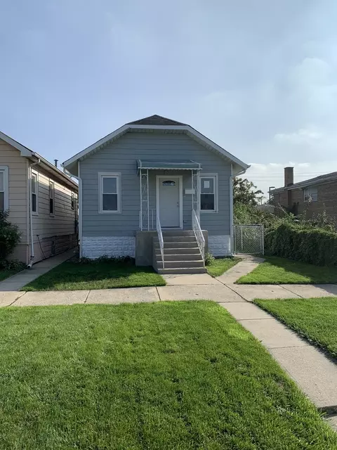 7555 W 63rd Pl, Summit, IL 60501
