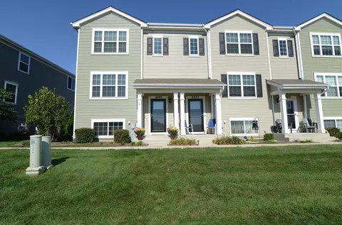 2425 Bella Dr, Pingree Grove, IL 60140