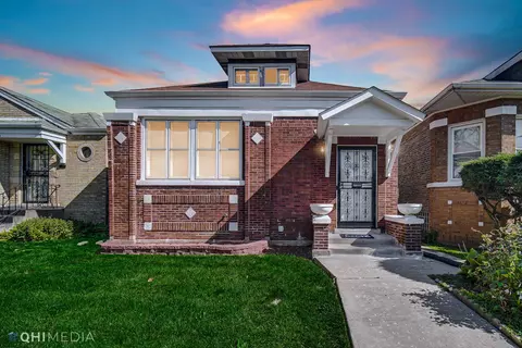10207 S Calumet Ave, Chicago, IL 60628