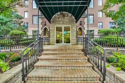 10 S Wille St #309, Mount Prospect, IL 60056