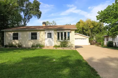 19658 W Cambridge Rd, Mundelein, IL 60060