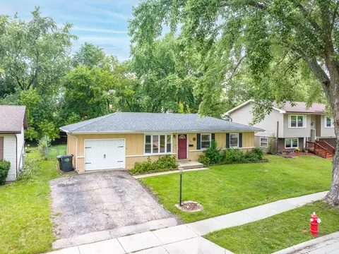 106 Diane Dr, Streamwood, IL 60107