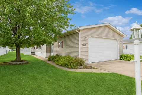 5715 Rockport Rd, Loves Park, IL 61111