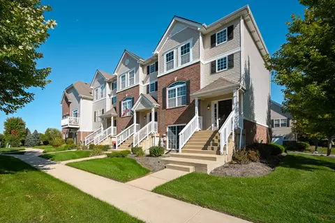 138 Lakeshore Dr, Oswego, IL 60543