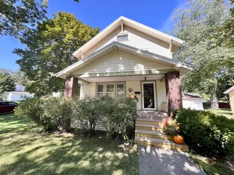 503 E Bradshaw St, Dixon, IL 61021