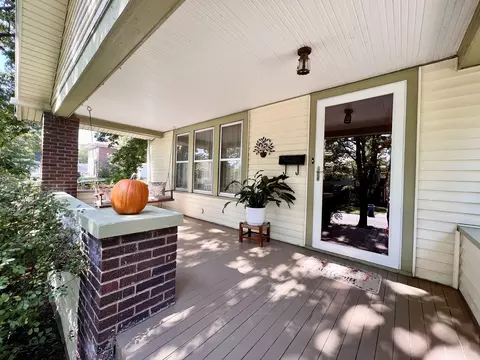 503 E Bradshaw St, Dixon, IL 61021 photo 2