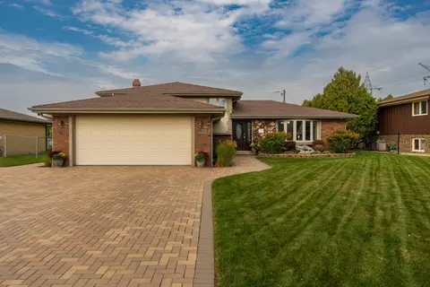 7806 101st St, Palos Hills, IL 60465