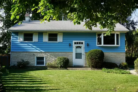 691 Crescent Ter, Wauconda, IL 60084