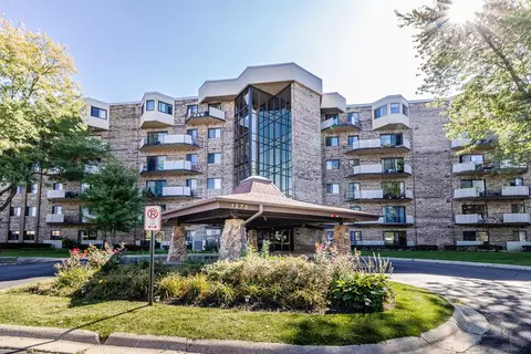 1275 E Baldwin Ln #211, Palatine, IL 60074