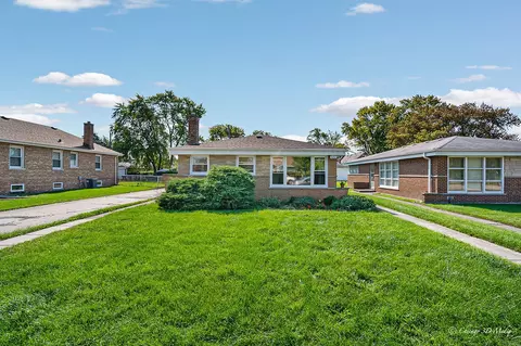 5151 Chase Ave, Skokie, IL 60077