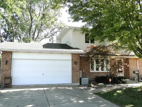 2330 Bicentennial Ave #F, Crest Hill, IL 60403