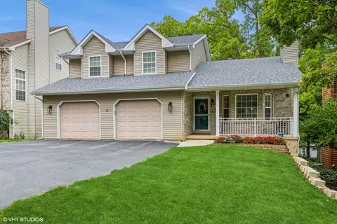 216 Meadow Ln, Oakwood Hills, IL 60013