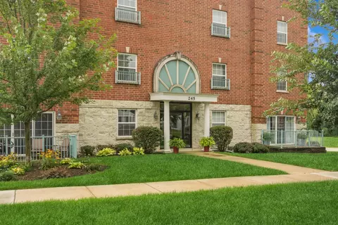 245 W Johnson St #405, Palatine, IL 60067