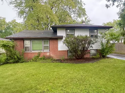 213 Ridgemoor Ave, Mundelein, IL 60060