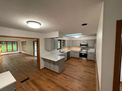 8283 Mark Dr, Roscoe, IL 61073 photo 5