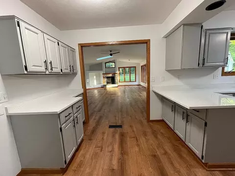 8283 Mark Dr, Roscoe, IL 61073 photo 4