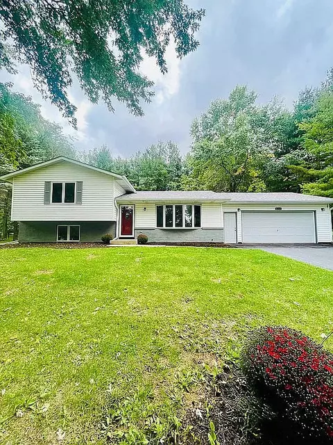 8283 Mark Dr, Roscoe, IL 61073 photo 12