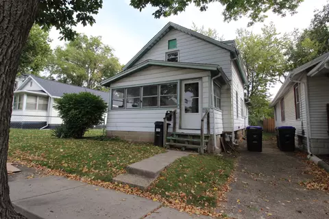 607 N Oak St, Bloomington, IL 61701