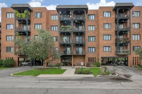 9382 Landings Ln #406, Des Plaines, IL 60016