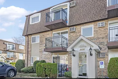 6430 Pamela Ln #7, Chicago Ridge, IL 60415