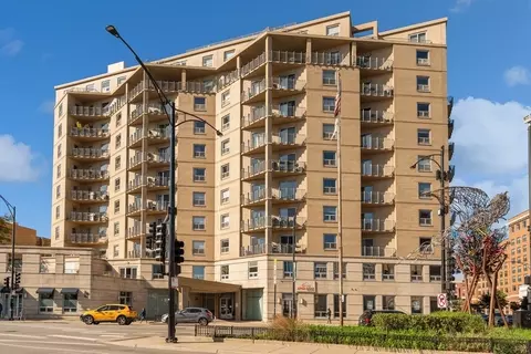 4350 N Broadway St #310, Chicago, IL 60613
