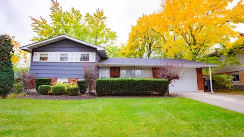 1750 N Newport Rd N, Hoffman Estates, IL 60169