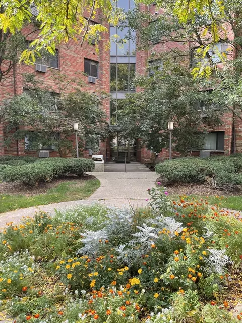 5310 N Chester Ave #122, Chicago, IL 60656