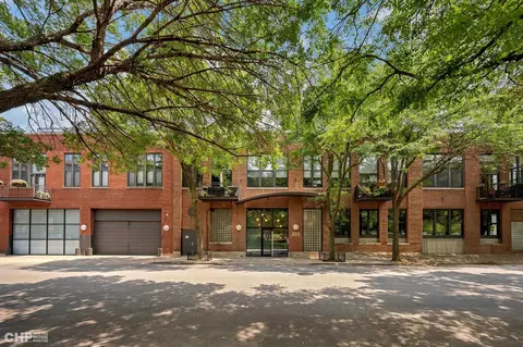 203 S Sangamon St #206, Chicago, IL 60607
