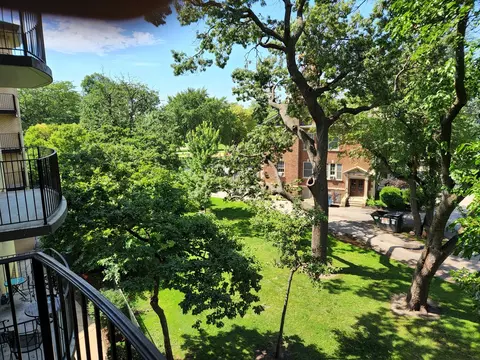 4572 N Milwaukee Ave #3G, Chicago, IL 60630