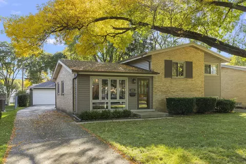 613 N Eastwood Ave, Mount Prospect, IL 60056