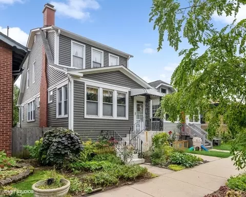 2431 W Farwell Ave, Chicago, IL 60645