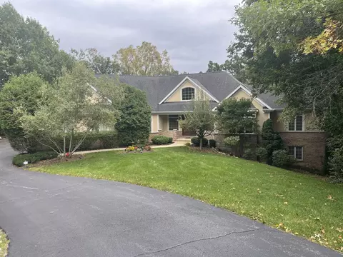 4106 Woodland Holw, Crystal Lake, IL 60012
