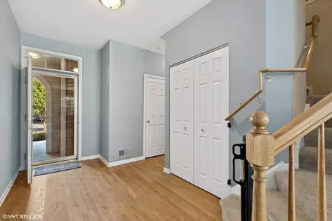 5 Kelsey Ct, Algonquin, IL 60102 photo 2