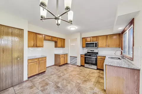 663 Grenache Ct, Bartlett, IL 60103 photo 13