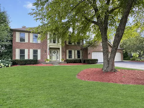 3511 Lakeview Dr, Algonquin, IL 60102