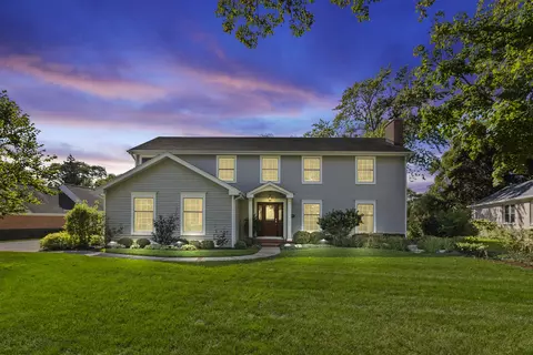 930 Adelaide Dr, Northbrook, IL 60062