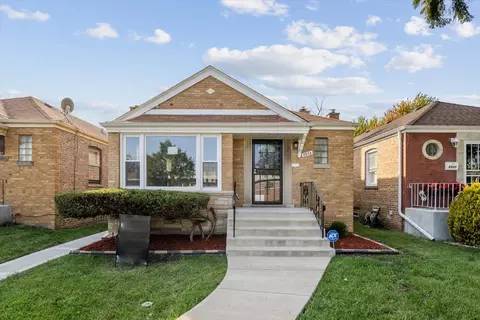 8804 S Paxton Ave, Chicago, IL 60617