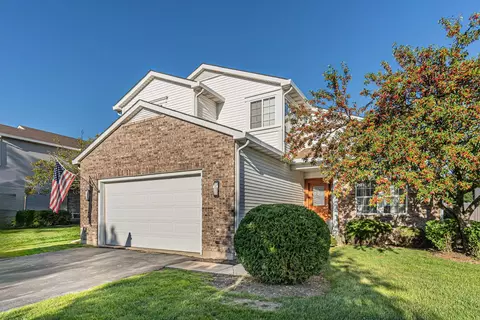 8999 Coppergate Rd, Woodridge, IL 60517