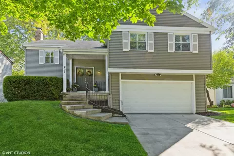 207 Autumn Ln, Vernon Hills, IL 60061