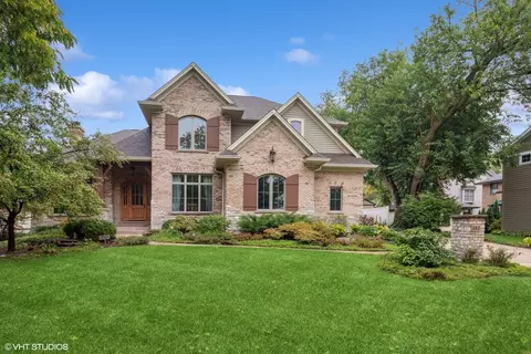 382 Hill Ave, Glen Ellyn, IL 60137