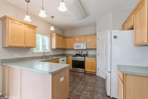 2011 Brunswick Dr, Plainfield, IL 60586 photo 4