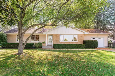 202 E Fairview Dr, Dekalb, IL 60115