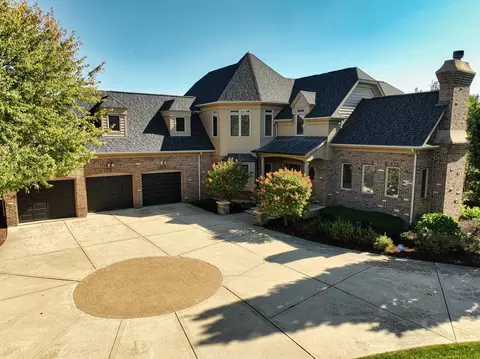 7 N195 Windsor Dr, Saint Charles, IL 60175
